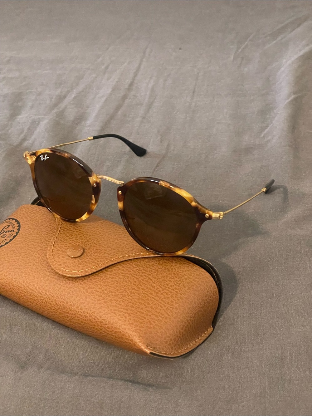 Ray-Ban Round Fleck Tortoise Frame Sunglasses